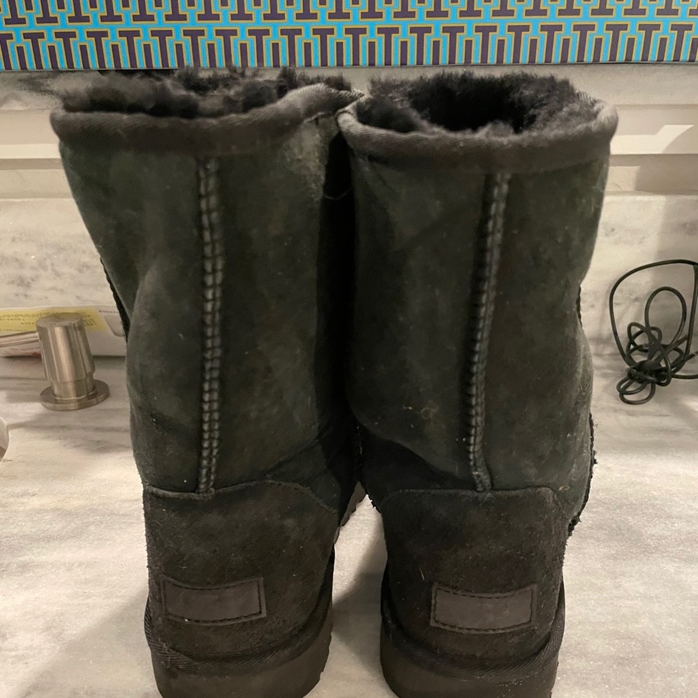 UGG Classic Short Size 8